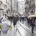 İstanbul'da Gece Yağmuru Etkisini Gösteriyor, Taksim'de Yağış Altında Yürüyenler Dikkati Çekti 4 istanbul taksimde saganak etkili oldu ccab035f4736