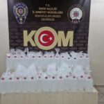 İzmir'de yılbaşı öncesi sahte alkol operasyonunda 1252 litre etil alkol ve 2 tutuklama gerçekleşti 2 izmirde yilbasi oncesi sahte alkol operasyonu 2 tutuklama 418152e6cf93