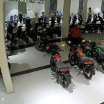 kepengini zorlayarak girdikleri galeriden 1 dakikada 4 motosiklet caldilar 1883f4eb5359