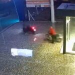 kepengini zorlayarak girdikleri galeriden 1 dakikada 4 motosiklet caldilar 607fe7f9766b