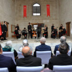 Mevlana'nın 752. Vuslat Yıl Dönümü Anma Törenleri Karaman'da Başladı 9 mevlanayi anma torenleri karamandaki yuruyusle basladi 1a146d8b2bde