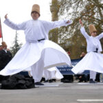 Mevlana'nın 752. Vuslat Yıl Dönümü Anma Törenleri Karaman'da Başladı 4 mevlanayi anma torenleri karamandaki yuruyusle basladi 5517a0a22cfb