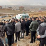 Van'da baraj gölüne devrilen otomobil kazasında hayatını kaybeden sürücü Furkan Özdemir'in cenazesi Yüksekova'da toprağa verildi. 2 otomobilin baraj golune yuvarlandigi kazada olen furkan topraga verildi 92915529bbcb