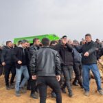 Van'da baraj gölüne devrilen otomobil kazasında hayatını kaybeden sürücü Furkan Özdemir'in cenazesi Yüksekova'da toprağa verildi. 1 otomobilin baraj golune yuvarlandigi kazada olen furkan topraga verildi 9846296e13c5