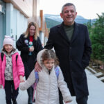 ozgur ozel ferdi zeyrekin kizlarini okula goturdu 28f9beefddd1