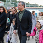 ozgur ozel ferdi zeyrekin kizlarini okula goturdu 5251c0702c2b