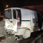 park halindeki hafif ticari araca carpan otomobilin surucusu aracini birakip kacti dcc5fa663d69