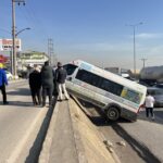 park halindeki minibus caddeden d 100 kara yoluna dustu 9c4ddb163852