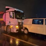 Sakarya'da zincirleme kaza: 12 yaralı, D-650 kara yolu 2 saat kapalı kaldı 2 sakaryada zincirleme kaza 12 yarali 1f75e61a8472