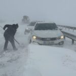 Sivas’ta Kar Yağışı Nedeniyle Yollar Kapandı, Mahsur Kalanlar Kurtarılıyor 6 sivasta kar yagisi 4 c9bee9c0c500