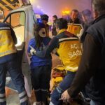 tirin arkadan captigi servis minibusundeki 9 kisi yaralandi 13c870341ad6