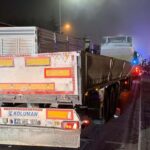 tirin arkadan captigi servis minibusundeki 9 kisi yaralandi 79dfa7c7cecb