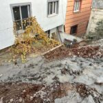 Turgutlu'da İnşaat Çalışmaları Sonrası İki Apartmanda Çatlaklar Oluştu, Tahliye Gerekti 4 turgutludaki tahliye edilen iki binada belediyeden inceleme 350cfcd01306