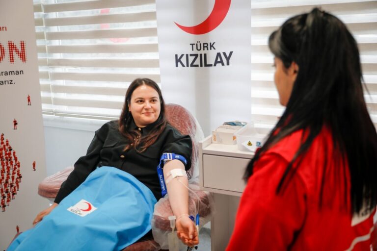 Türk Kızılay, 2025 yılı için belirlediği 3 milyon ünite kan bağışı hedefini aştı!
