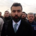 Erciş’te Aileye Çarpan Ehliyetsiz Sürücünün Duruşması Gerçekleşti, Mahkeme 30 Aralık'a Erteledi 1 umranin olumune esi ve cocugunun yaralanmasina neden olan surucu ilk kez hakim karsisina cikti 1379bb63a539