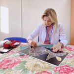 universiteli pinar karsi tanitan rolyef sergisinin gelirini losemili cocuklara bagislayacak 73738d59cfcb