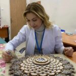 universiteli pinar karsi tanitan rolyef sergisinin gelirini losemili cocuklara bagislayacak efeeb728788b