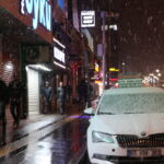 Van Merkezde Kar Yağışı Başladı, Vatandaşlar Beyaza Bürünmüş Sokaklarda Gezinti Yapıyor 4 van merkeze mevsimin ilk kari dustu 32c939a16c75