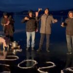 yeni yili yuzeyi buz tutan cildir golunde kaz eti yiyerek karsiladilar 8b330392abe8