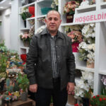 yilbasi cicegi kokina 500 liradan baslayan fiyatlarla vitrinlerde 205af4cc79f5