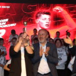 yilin sporcusu odulunu alan arda gulerin annesi ve ablasindan sevinc gozyasi c88b3aa6b9f3