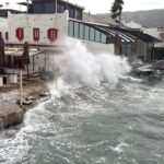 bodrumda firtina tekne karaya vurdu feribot seferleri iptal edildi 74f0a3619bc0