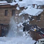 catida biriken kar is makinesinin uzerine dustu 7354086affe4