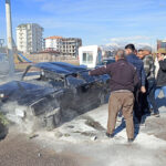 direksiyonda telefonla annesini aramak isterken kaza yapti f943da8c7deb