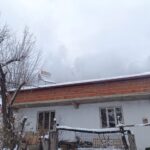 İnegöl'de çatıda yangın çıkaran 83 yaşındaki kadın yaralandı, hastaneye kaldırıldı. 2 evinde cikan yangini sondurmeye calisirken yaralandi cfd86ae45e72