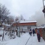 İnegöl'de çatıda yangın çıkaran 83 yaşındaki kadın yaralandı, hastaneye kaldırıldı. 3 evinde cikan yangini sondurmeye calisirken yaralandi e9258e099faf