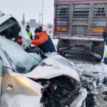 hafif ticari arac park halindeki kamyona carpti 2 oldu 496849556bfd