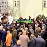 hasarli kaza sonrasi yol kenarinda beklerken otobusun carptigi kisi topraga verildi df94d5dc36b3