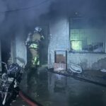 hatayda ev yaninda mahsur kalan kediyi itfaiye kurtardi 612601dbe5ad