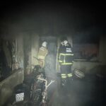 hatayda ev yaninda mahsur kalan kediyi itfaiye kurtardi aa2cf2edbe38