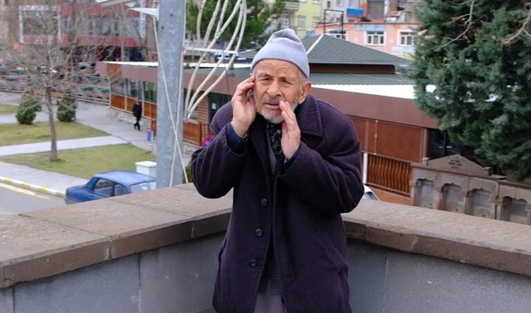 Yahyalı’da 91 Yaşındaki Bayram Çoban, Geleneksel Cenaze Davetini Seslendiriyor