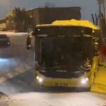 İstanbul'da Kar Yağışı Yolları Kapatırken, Sürücüler Zor Anlar Yaşadı 2 istanbul alibeykoyde karda kayan iett otobusu kamerada 46a6a7ce6a47
