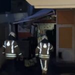 Bakırköy'de çöken merdiven, çalışanı yaraladı; kurtarılan kişi hastaneye sevk edildi. 1 istanbul bakirkoyde ahsap merdiveni coken marketin calisani yaralandi b55157449a4d