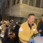 Bakırköy'de çöken merdiven, çalışanı yaraladı; kurtarılan kişi hastaneye sevk edildi. 2 istanbul bakirkoyde ahsap merdiveni coken marketin calisani yaralandi bc8f1608c8e6