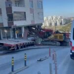 istanbul basaksehirde yokustan kayan tirin carptigi bina tahliye edildi 3 ek goruntuyle e39784274b53