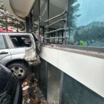 istanbul besiktasta fren yerine gaza basti once araclara ardindan binaya carpti e35fd0cb14ef