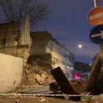 istanbul beyoglunda metruk binanin duvari coktu o anlar kamerada 5c8ee3e3b030