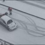 istanbul eyupsultanda kar yagisi araclar yolda kaldi 585156661723