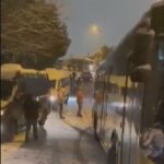 İstanbul'da Kar Yağışı Sebebiyle Yokuştan Kayarak Elektrik Direğine Çarpan İETT Otobüsü Anbean Görüntülendi 3 istanbul eyupsultanda yokustan inen iett otobusu kar nedeniyle kaydi df651e7b4736