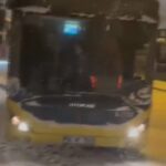 İstanbul'da Kar Yağışı Sebebiyle Yokuştan Kayarak Elektrik Direğine Çarpan İETT Otobüsü Anbean Görüntülendi 2 istanbul eyupsultanda yokustan inen iett otobusu kar nedeniyle kaydi e599fe1d1dba