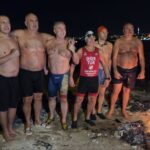 istanbul fatihte 2026ya buz gibi suda yuzerek girdiler 5ae01d43bc19