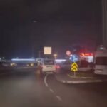 istanbul kucukcekmecede hafif ticari arac park halindeki minibuslere carpti surucusu yere yigildi 5c78555c5bca