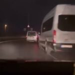 istanbul kucukcekmecede hafif ticari arac park halindeki minibuslere carpti surucusu yere yigildi 9e95fa6aca4d