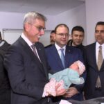 istanbul saglik bakani memisoglu yeni yilin ilk bebeklerini ziyaret etti 9156f91101f2