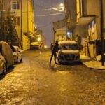 İstanbul'da kar yağarken, parkta ilginç bir tıraş anı ve çocukların kartopu keyfi! 5 istanbul sultangazide kar yagisi altinda parkta arkadasini tiras etti 2ff5ca3846da