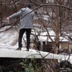 istanbul uskudarda kar yagisinin etkisiyle yokus asagi kayan otomobil bahceye uctu 3 yarali 2d6f2837c384